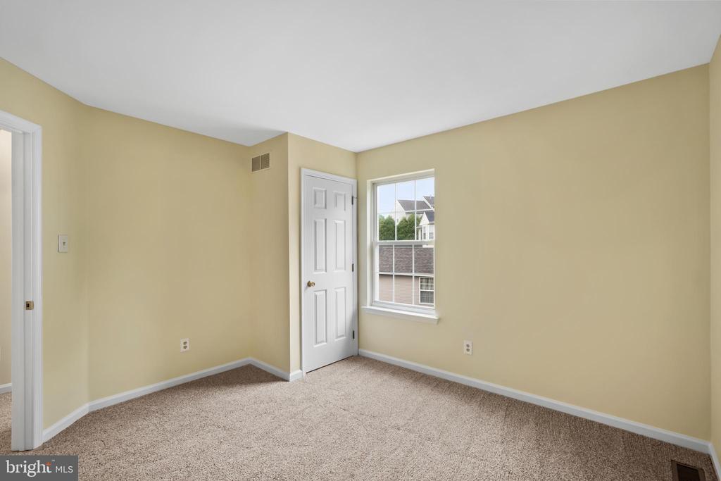 806 ELIZABETH COURT