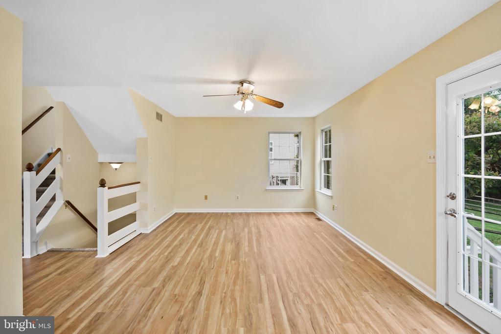 806 ELIZABETH COURT