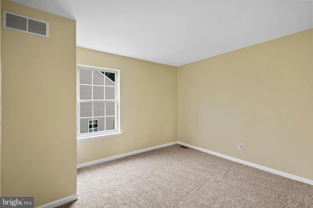 806 ELIZABETH COURT