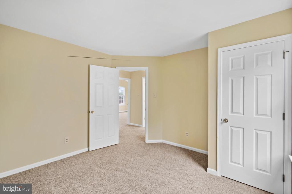 806 ELIZABETH COURT