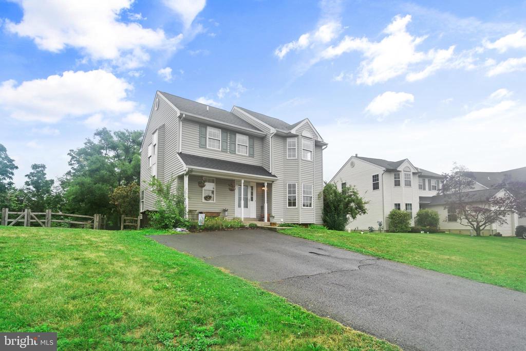 806 ELIZABETH COURT