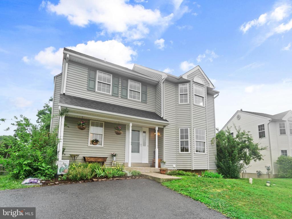 806 ELIZABETH COURT