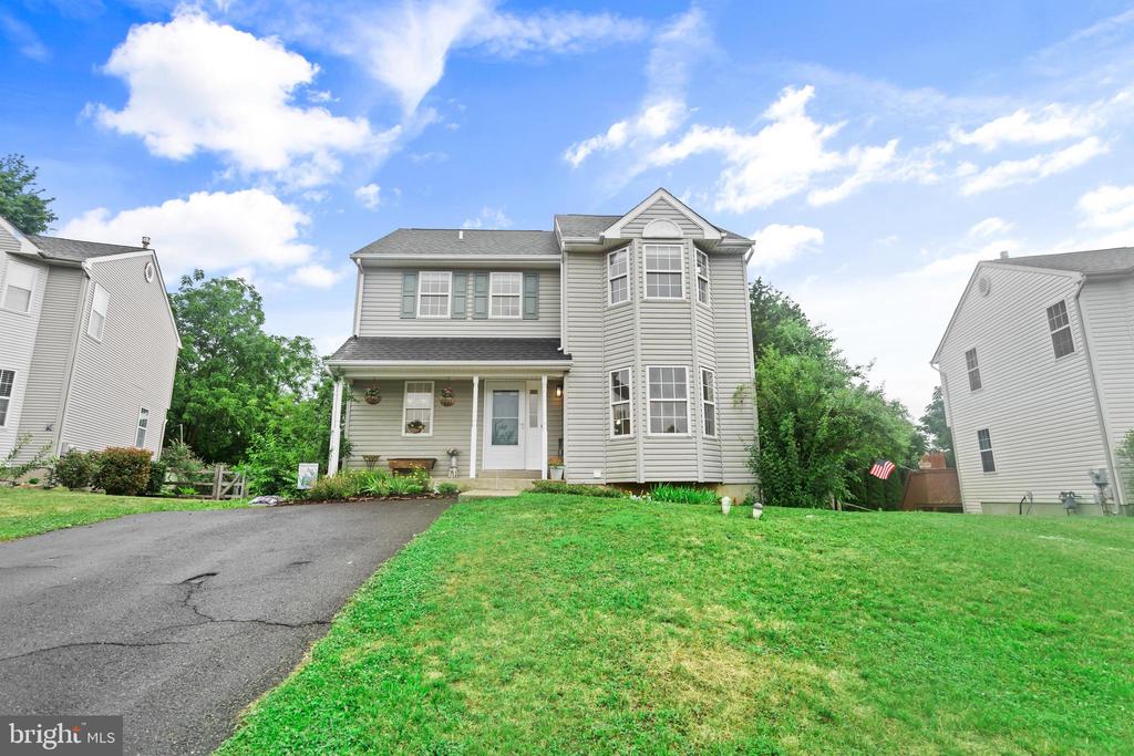 806 ELIZABETH COURT