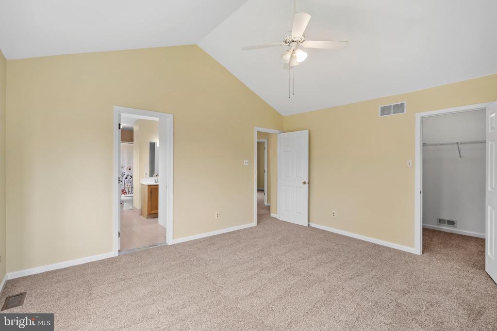 806 ELIZABETH COURT