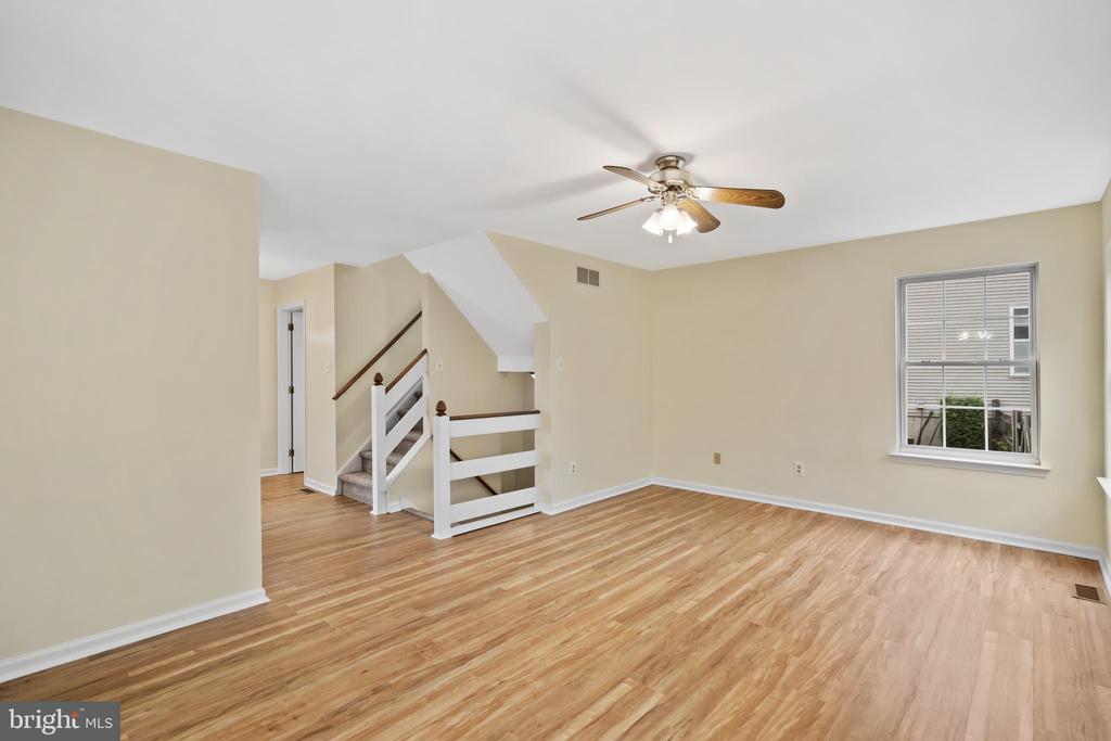 806 ELIZABETH COURT
