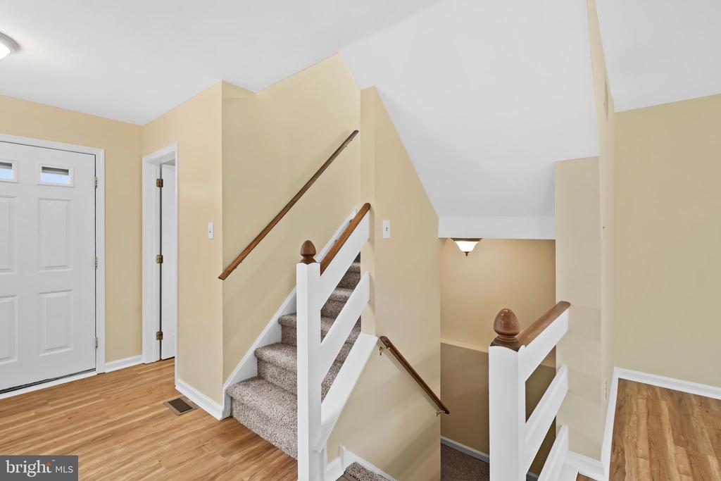 806 ELIZABETH COURT