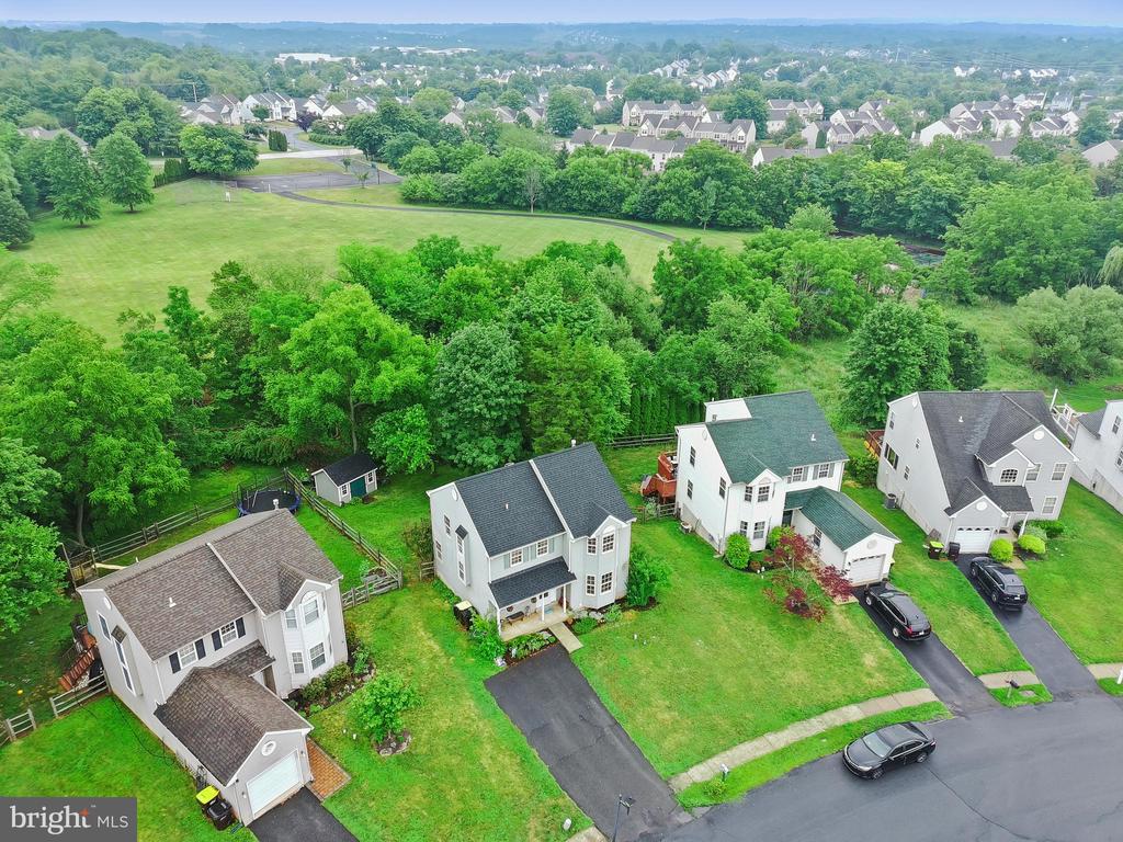 806 ELIZABETH COURT