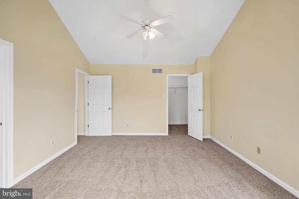 806 ELIZABETH COURT