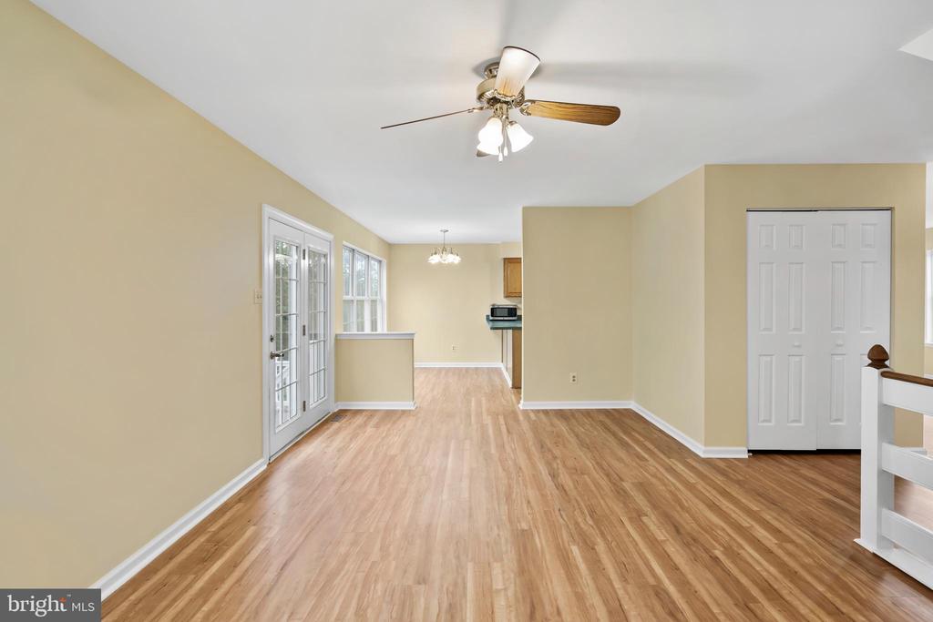 806 ELIZABETH COURT