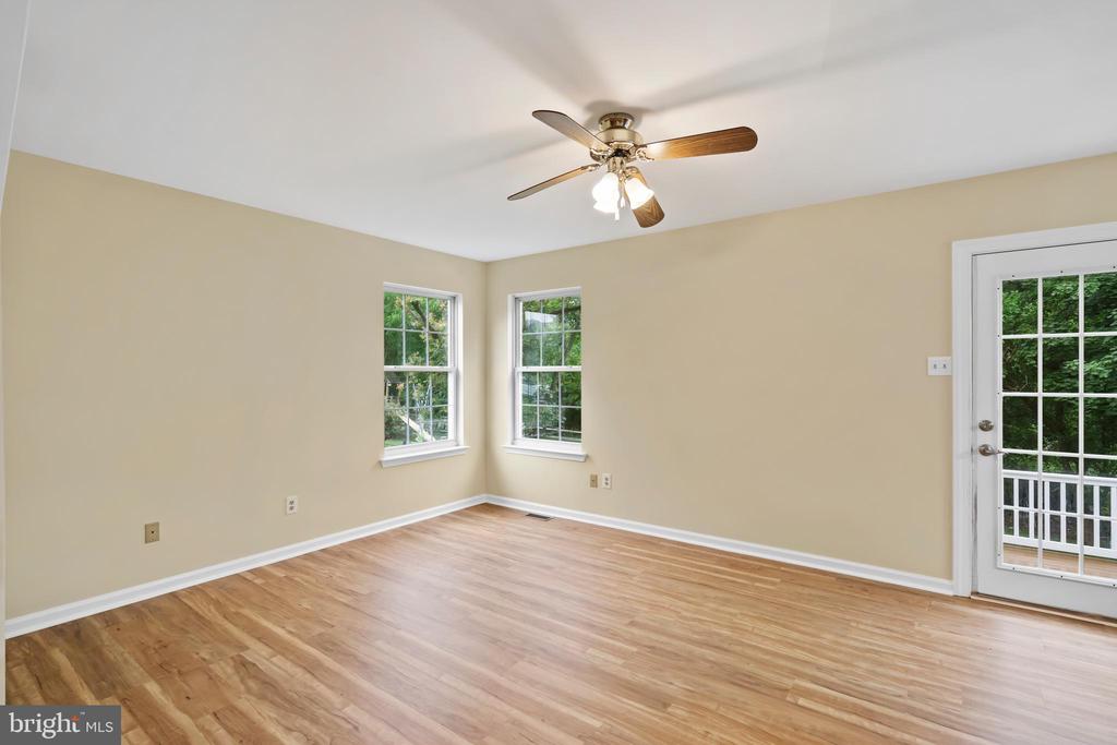 806 ELIZABETH COURT