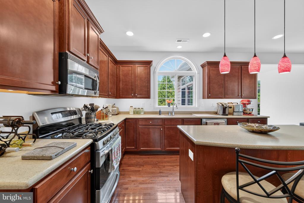 1100 AUTUMNVIEW LANE