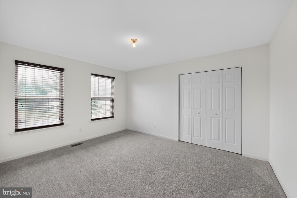 1100 AUTUMNVIEW LANE