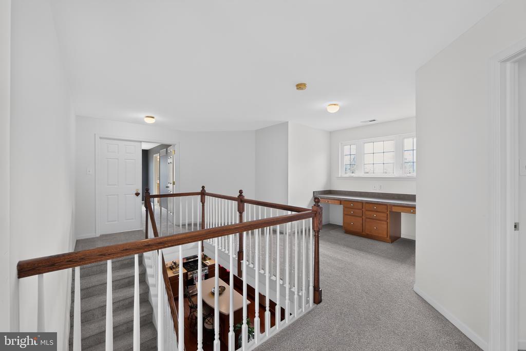 1100 AUTUMNVIEW LANE