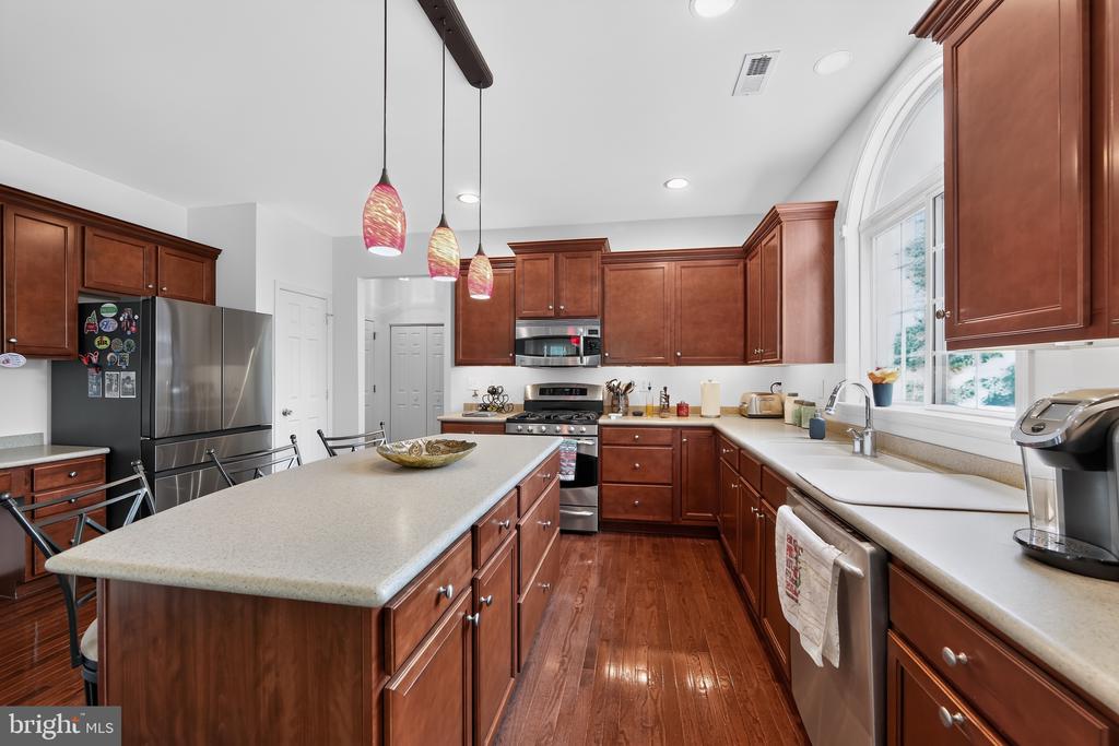 1100 AUTUMNVIEW LANE