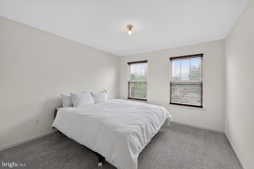 1100 AUTUMNVIEW LANE