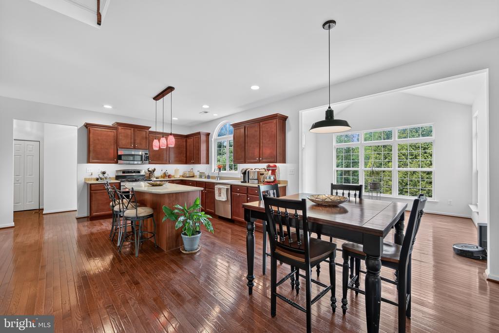 1100 AUTUMNVIEW LANE