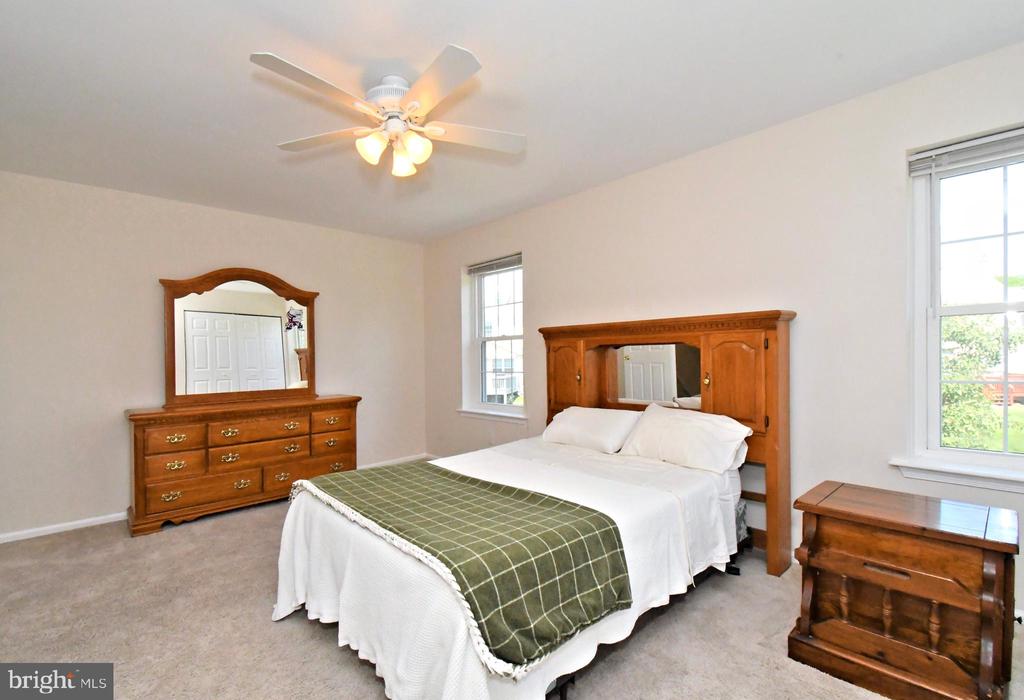 2489 HILLENDALE DRIVE