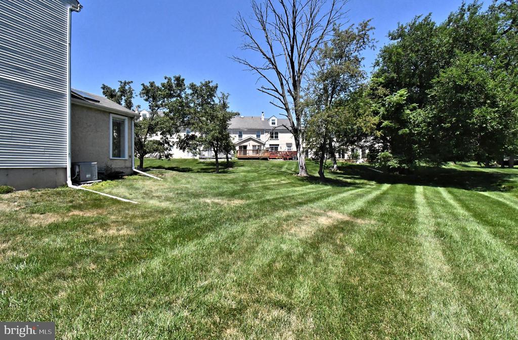 2489 HILLENDALE DRIVE