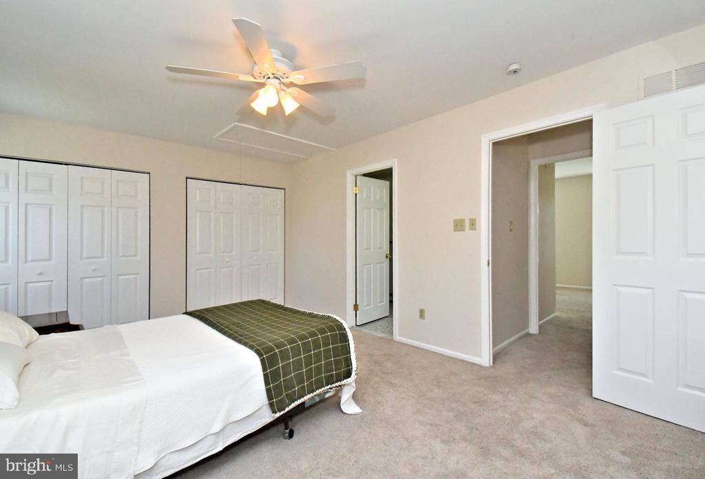 2489 HILLENDALE DRIVE