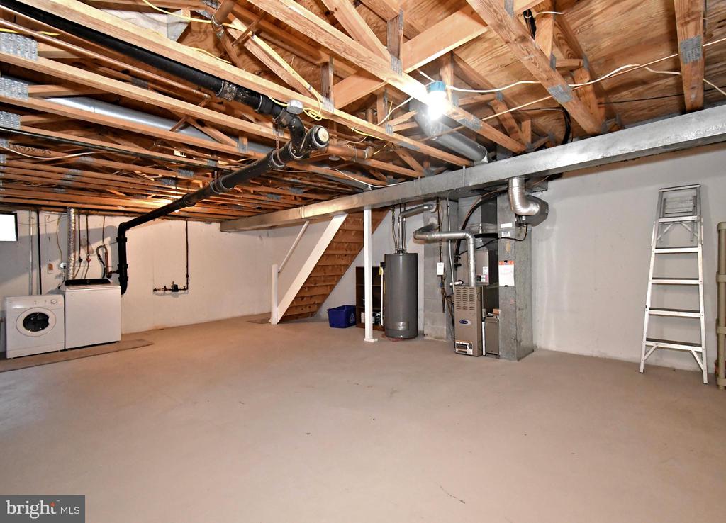 2489 HILLENDALE DRIVE