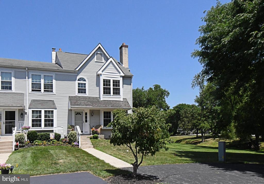 2489 HILLENDALE DRIVE