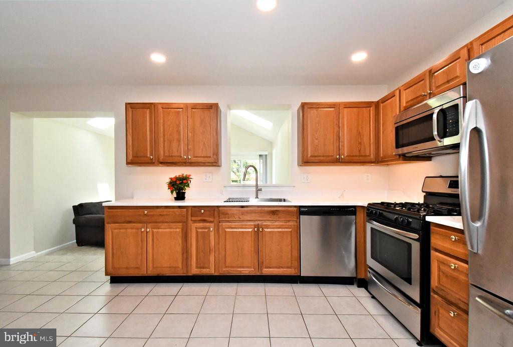 2489 HILLENDALE DRIVE