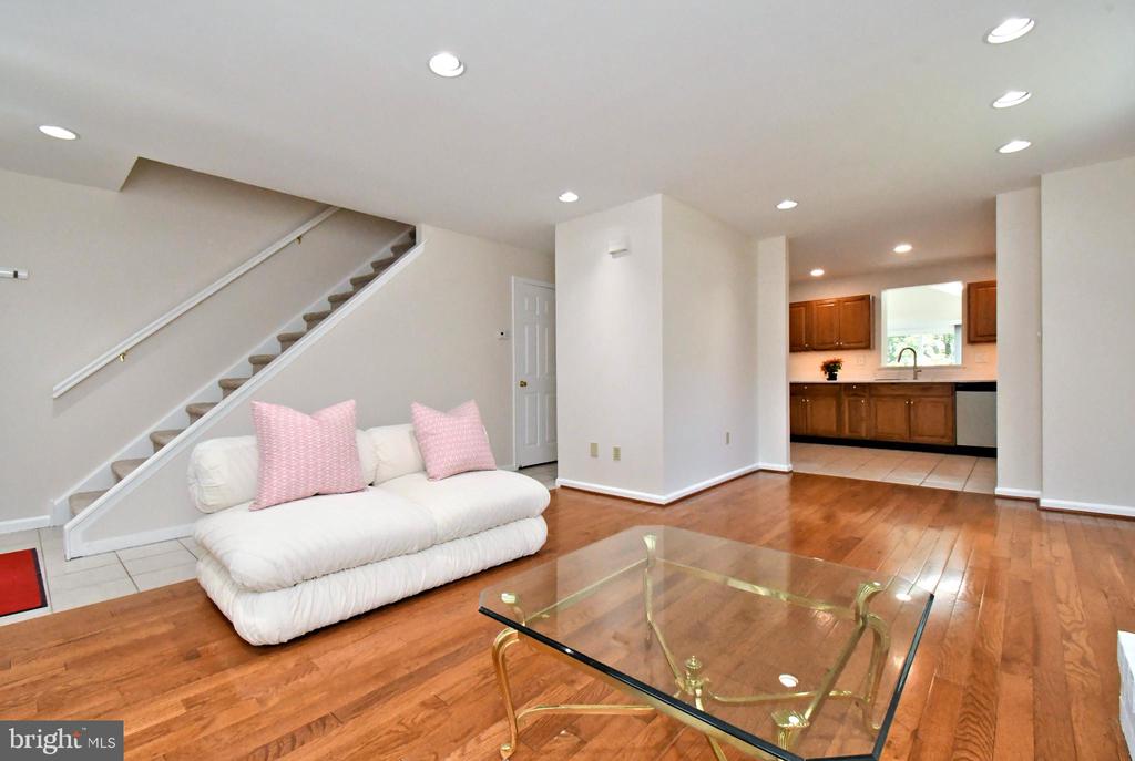 2489 HILLENDALE DRIVE