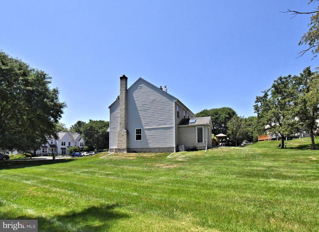 2489 HILLENDALE DRIVE