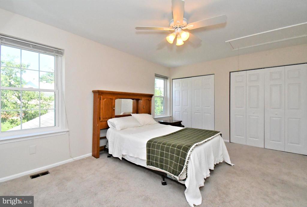 2489 HILLENDALE DRIVE