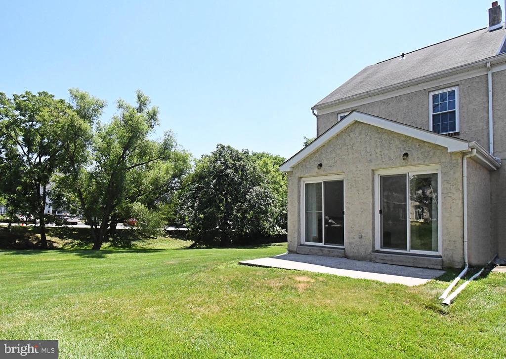 2489 HILLENDALE DRIVE