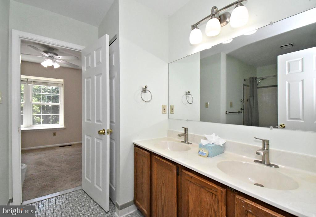 2489 HILLENDALE DRIVE