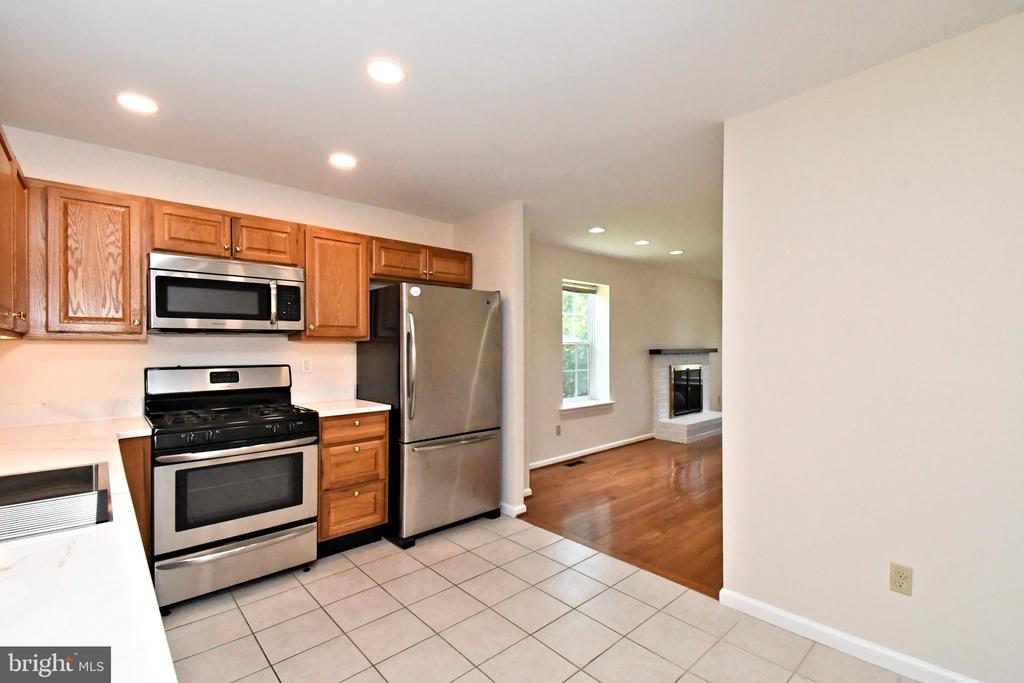 2489 HILLENDALE DRIVE