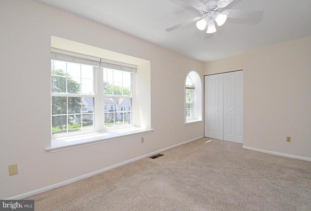 2489 HILLENDALE DRIVE