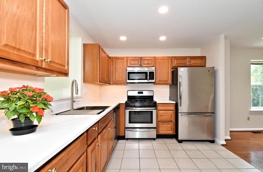2489 HILLENDALE DRIVE