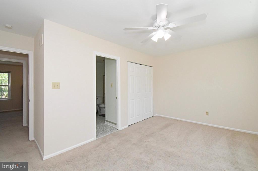 2489 HILLENDALE DRIVE