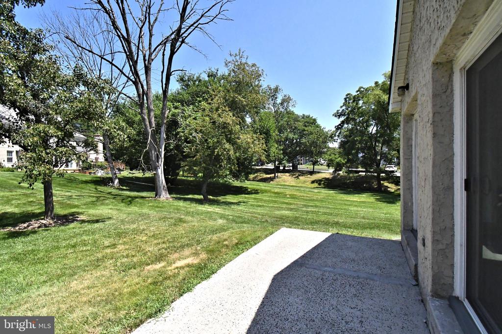 2489 HILLENDALE DRIVE