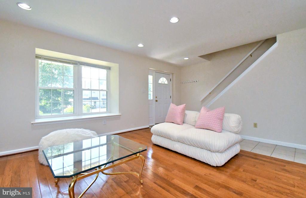 2489 HILLENDALE DRIVE