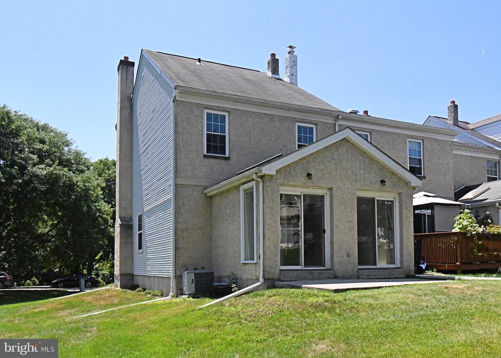 2489 HILLENDALE DRIVE