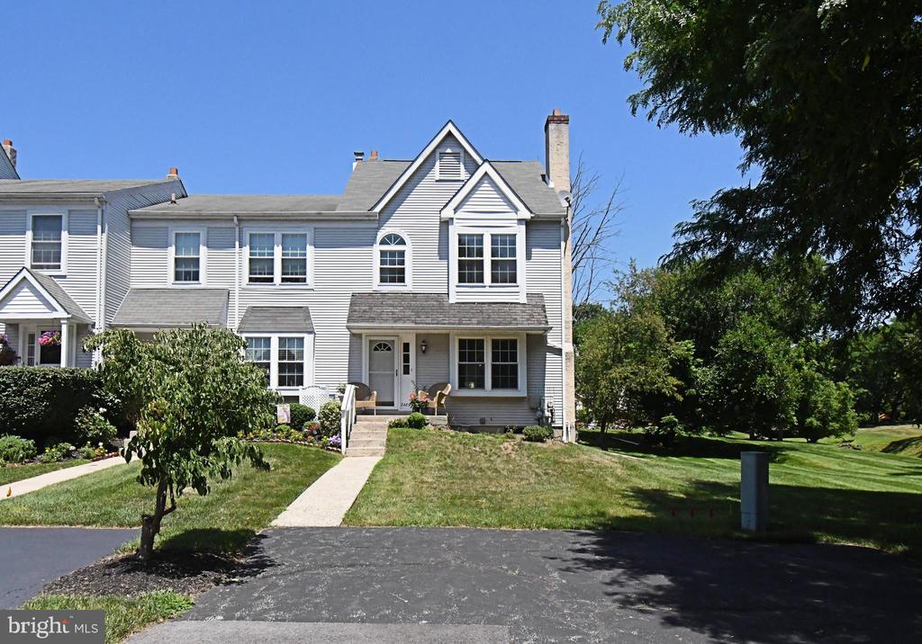 2489 HILLENDALE DRIVE