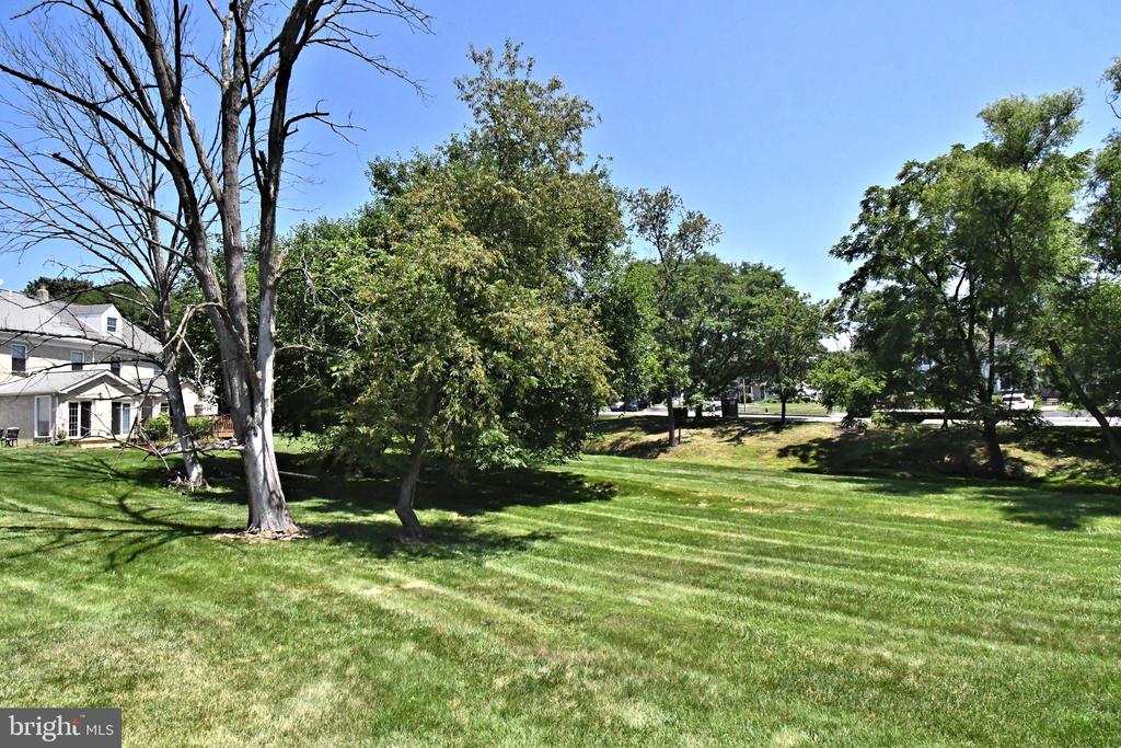 2489 HILLENDALE DRIVE