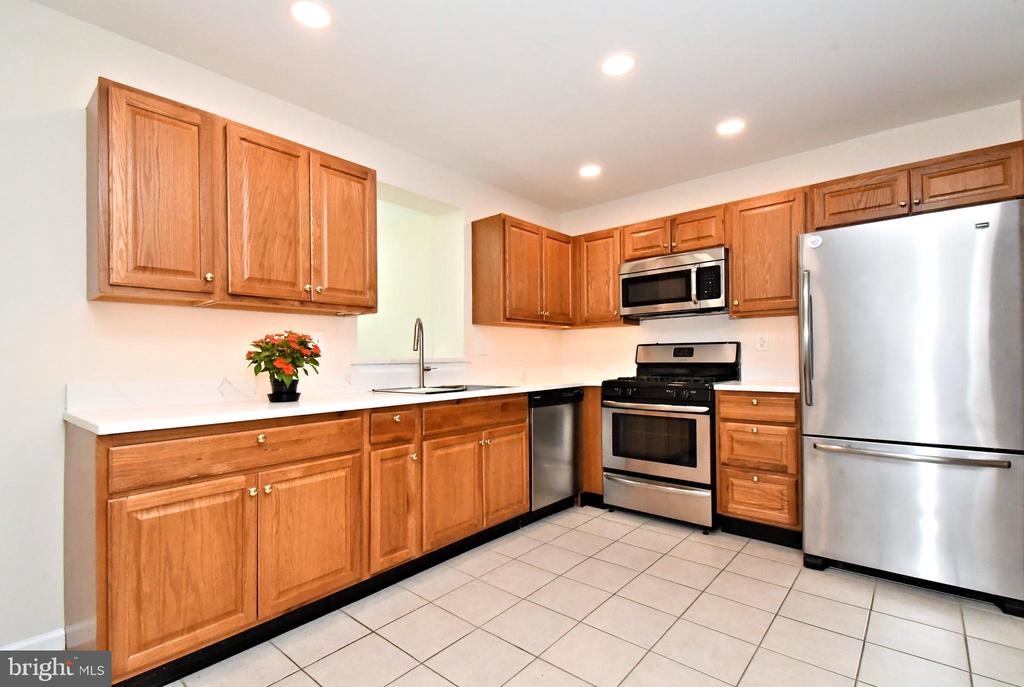 2489 HILLENDALE DRIVE