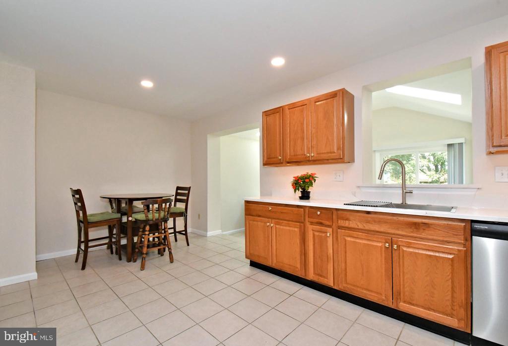 2489 HILLENDALE DRIVE