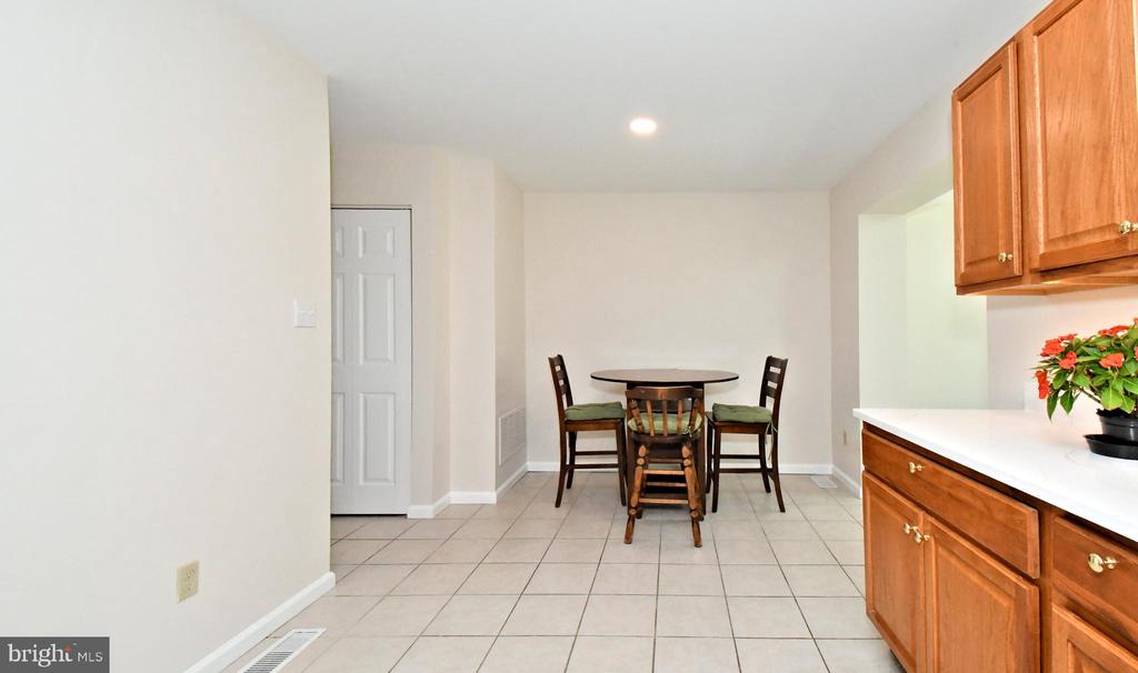 2489 HILLENDALE DRIVE