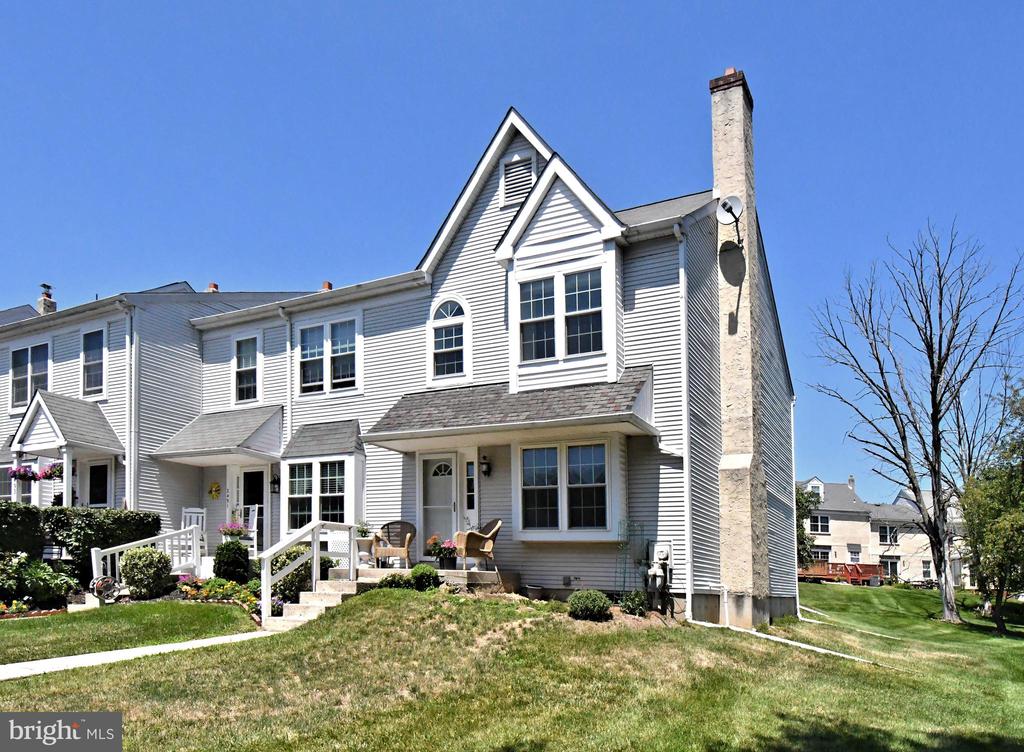 2489 HILLENDALE DRIVE