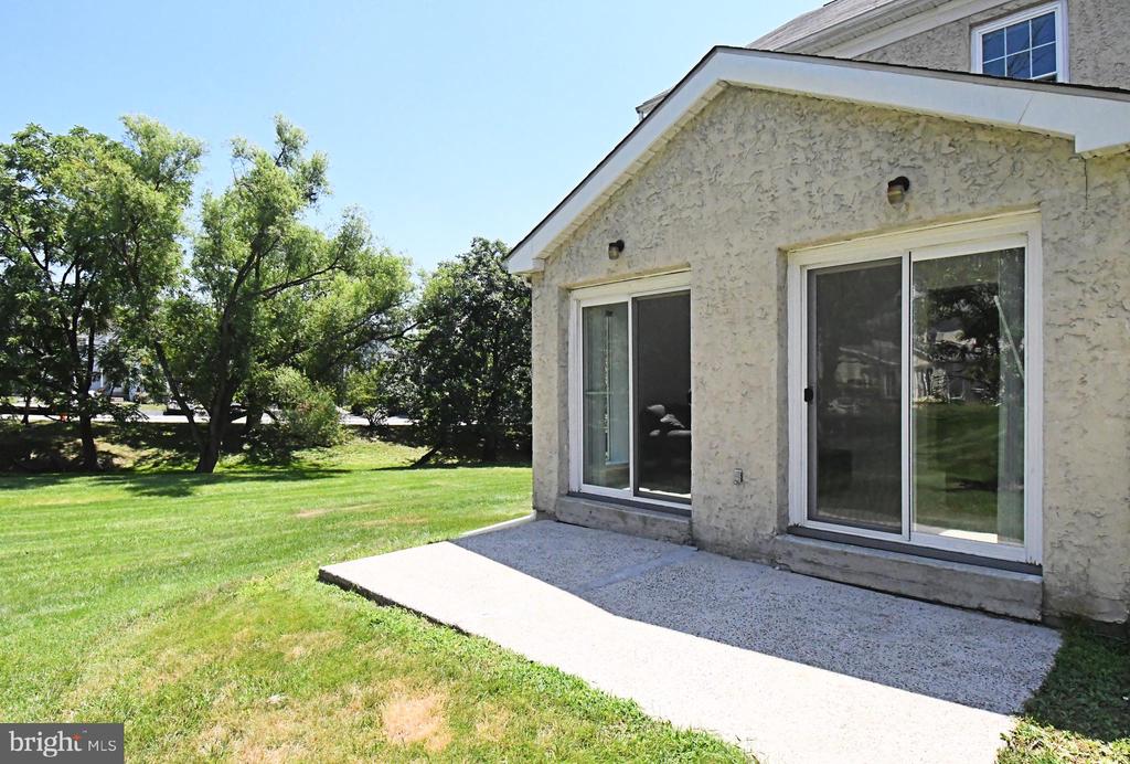 2489 HILLENDALE DRIVE