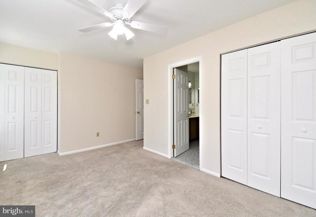 2489 HILLENDALE DRIVE
