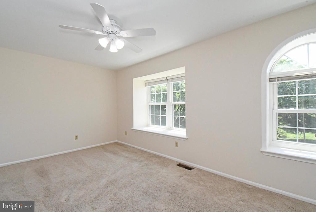 2489 HILLENDALE DRIVE