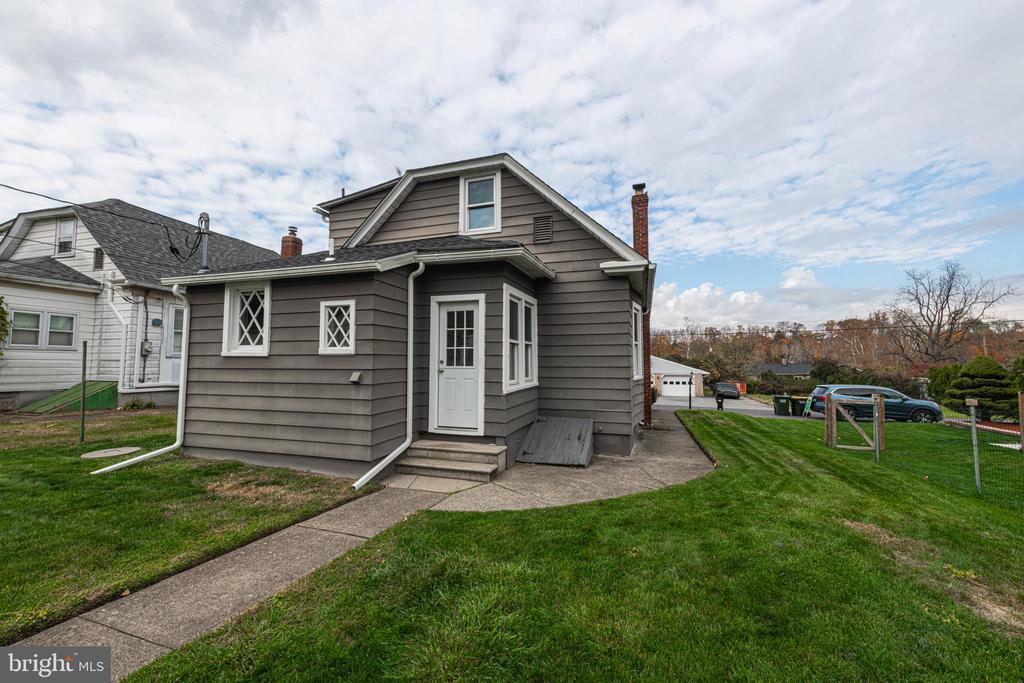 2108 SCHWAB AVENUE