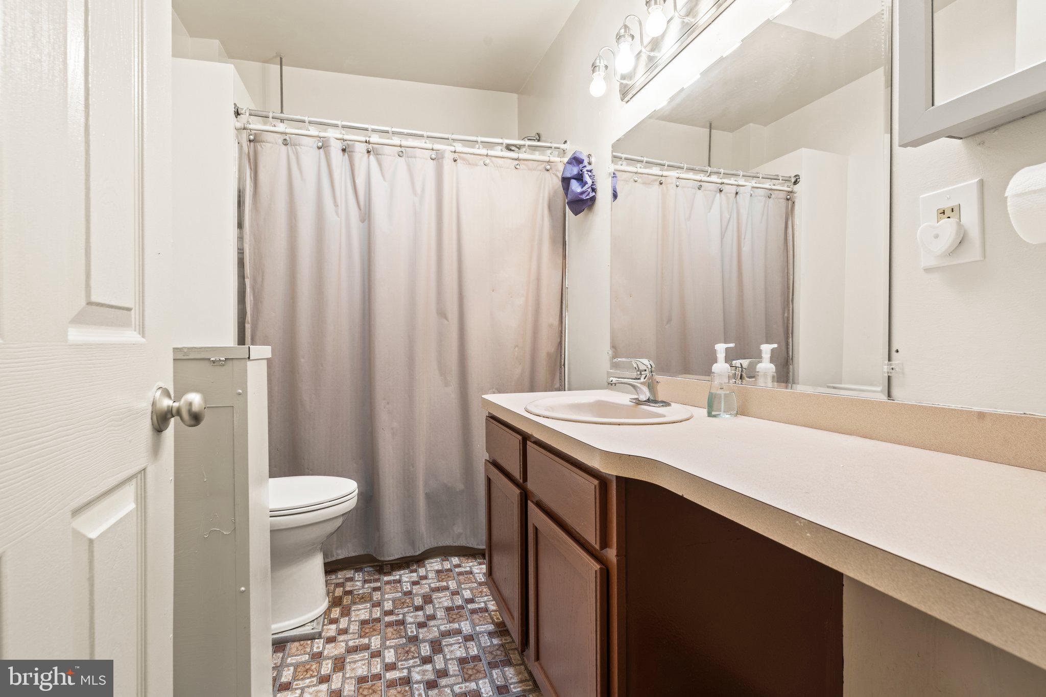 5465 ARLINGTON STREET