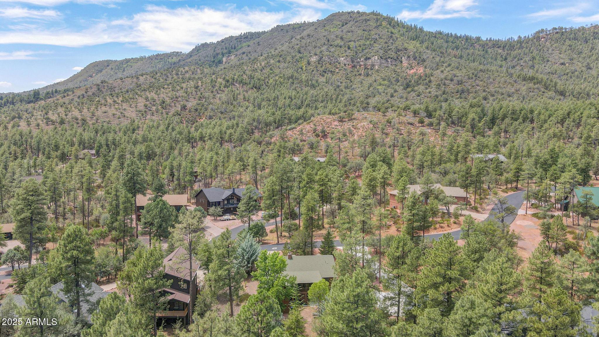 4275 N Strawberry Hollow